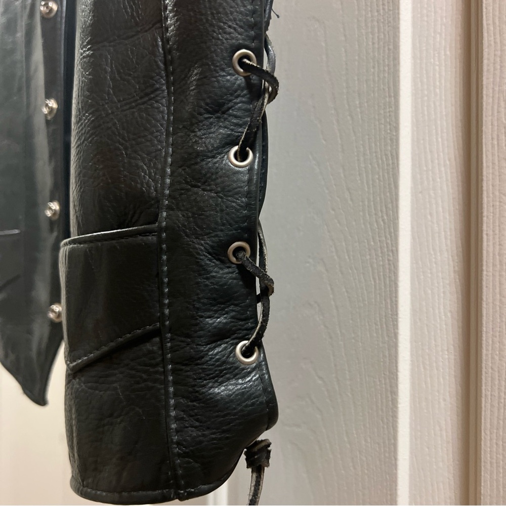 TRD Biker Vest Black Leather with Buffalo 🦬 Button Closure - Picture 5 of 6
